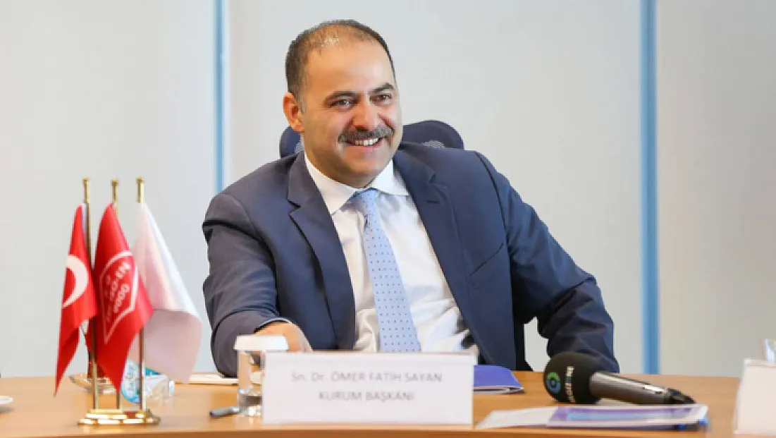 Özgeçmişi tartışma konusu olan Ömer Fatih Sayan 4 lisans bilgisini sildi