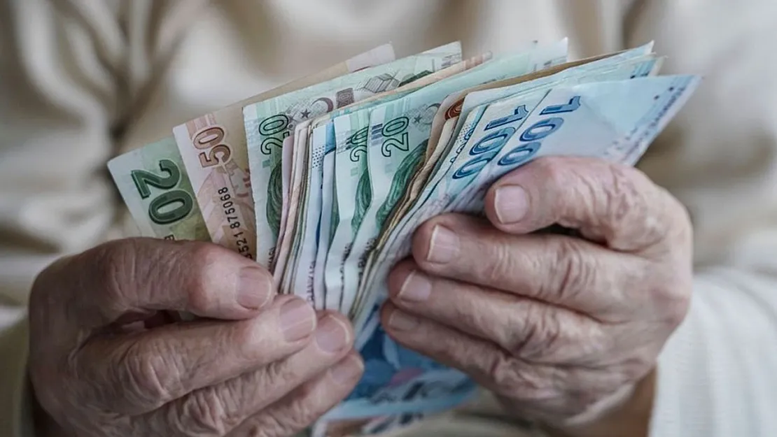 10 bin lira altında maaş alan emekliler dikkat! Ay sonuna kadar edecek: 3 gün içinde hesaplara 6.750 lira yatacak