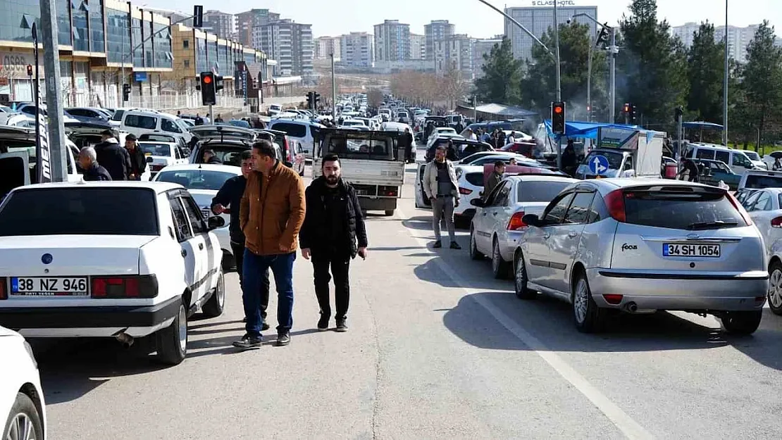 Gaziantep'te İkinci El Oto Pazarında Fiyatlar Tavan Yaptı: Alıcı Var, Alım Yok!