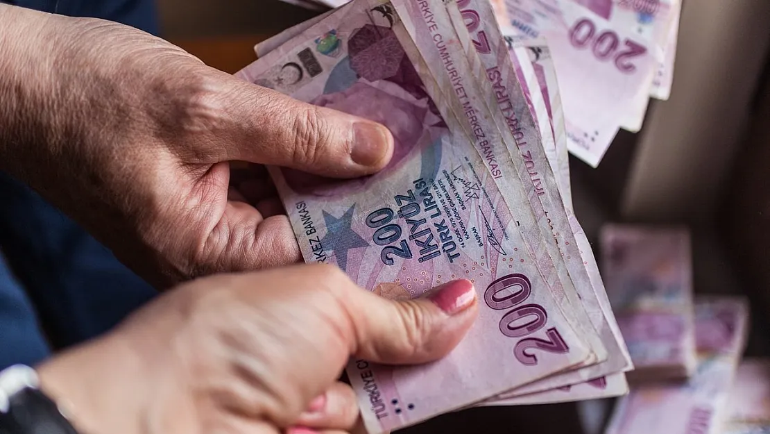 Milyonlarca emekli ve çalışanın beklediği müjde geldi: AK Partili Akbaşoğlu açıkladı! Net tarih verildi