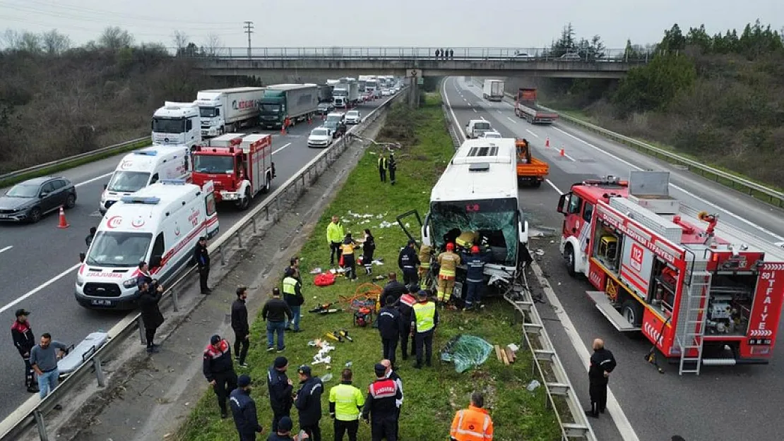 İstanbul'da resmen facia yaşandı! TEM'de korkunç kaza oldu: Çok sayıda yaralı var