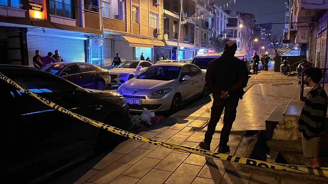Küçükçekmece'de Bıçaklı Kavga: 1 Yaralı