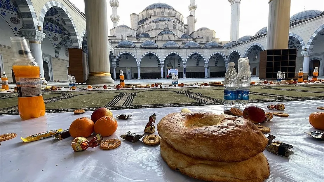 TİKA'dan Kırgızistan'da Unutulmaz Bir İftar Sofrası: Bişkek'te 2.500 Kişiye Yemek İkramı