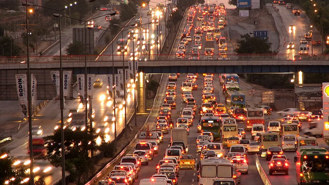Son dakika yeni yasak başlıyor! O araçlar trafiğe çıkamayacak