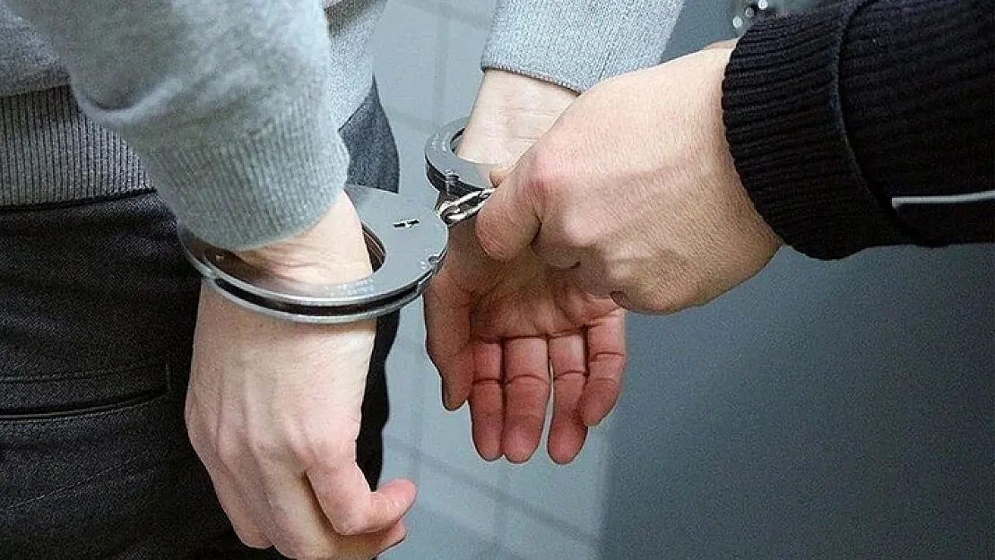 Lisede iğrenç olay! Müdür 9 kız öğrenciye tacizde bulundu: Tutuklandı
