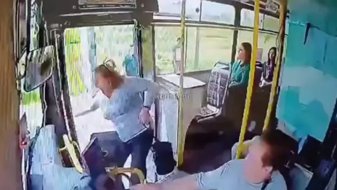 Adana'da Akılalmaz Kaza! Otobüsten Düşen Kadın Ağır Yaralandı