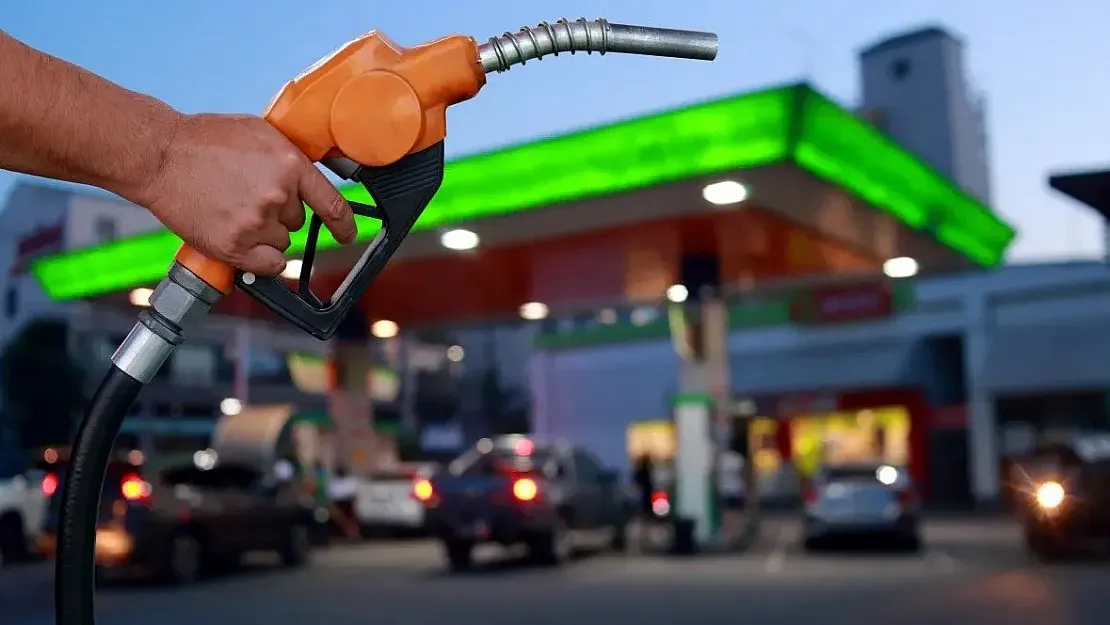 Otomobili olanlara büyük müjde! Akaryakıta büyük indirim geldi: Depolar fullenecek