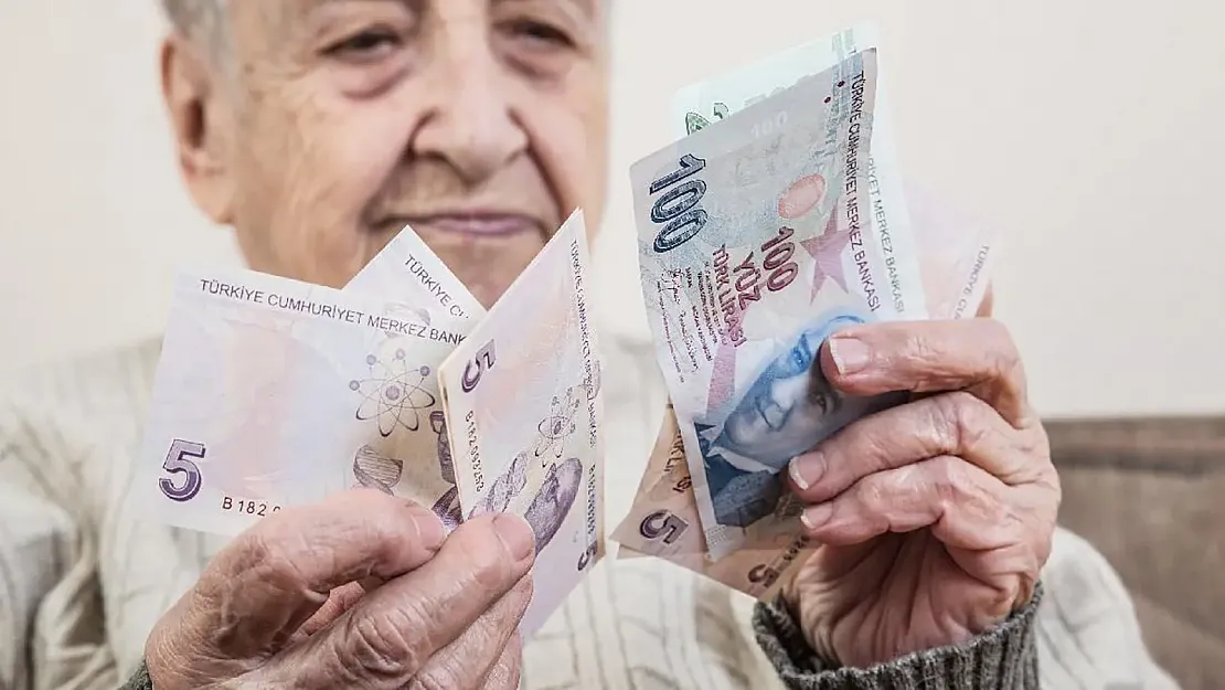 Milyonlarca emekliye son dakika duyurusu! Ödemeler erkene mi çekiliyor