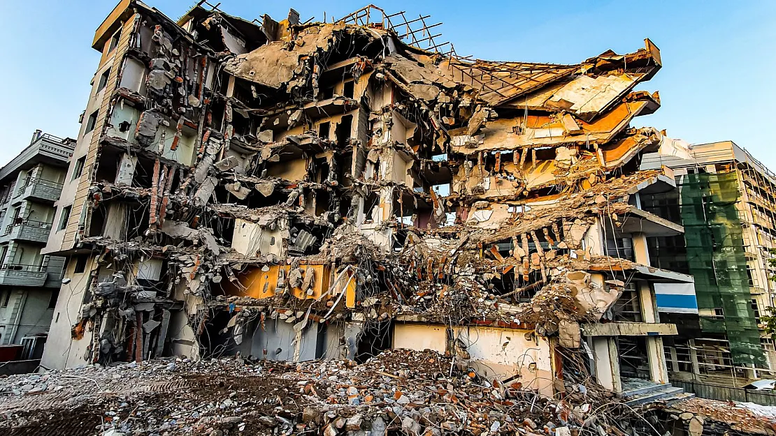 Naci Görür'den korkutan açıklama geldi! 'Büyük deprem olabilir' dedi: Bu 5 yerde yaşayanlar dikkat