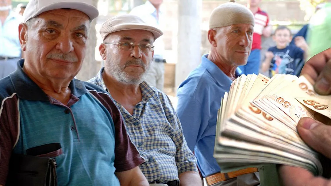 Emeklinin maaş zammı belli oldu!Hem kötü hem iyi haber geldi