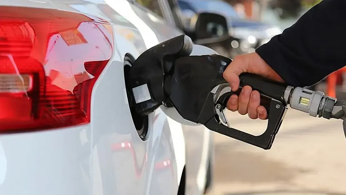 Petrol Fiyatları Uçuşa Geçti: Akaryakıta Zam Kapıda, Cebiniz Yanmaya Hazır mı?