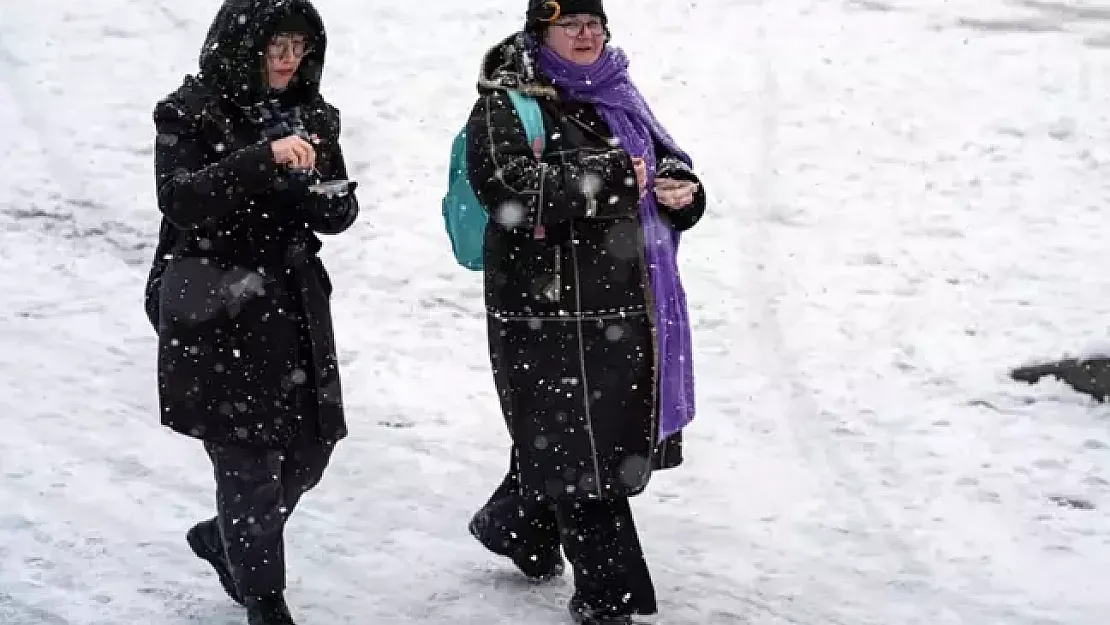 Ankara'da Eğitime 1 Gün Ara: Kar Yağışı ve Fırtına Nedeniyle Okullar Tatil Edildi
