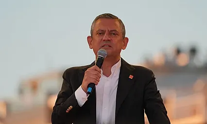 Özgür Özel'den İzmir'de iktidara eleştiriler: 'Silivri, toplama kampına dönüştü'