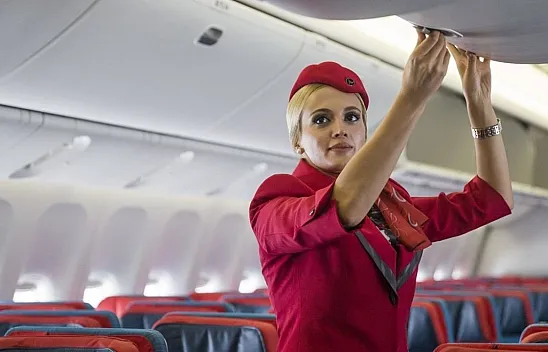 Hostes nedir, nasıl olunur, ne kadar maaş alır?