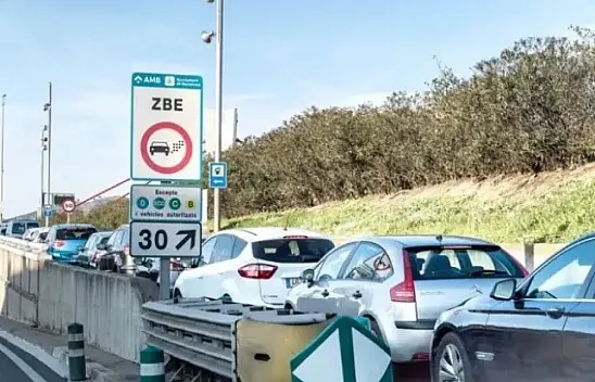 Otomobili olanlar dikkat! Yeni trafik levhası yürürlüğe girdi: Uymayana ceza var