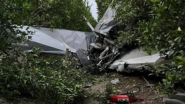 Adana'da eğitim uçağı düştü: Pilot ve yolcu ağır yaralandı