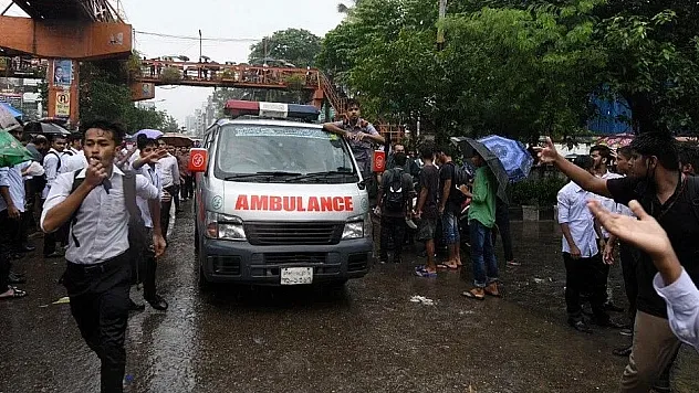 Dakka'da eğitim jeti okula düştü: 19 ölü, 100'den fazla yaralı