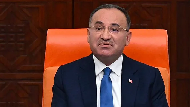 'Emekli maaşı 35 bin tl olmalı' sözlerine gülen vekillere Bekir Bozdağ'dan tepki