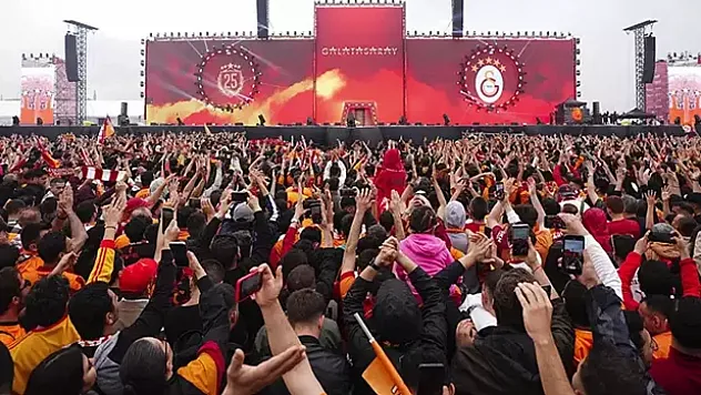 Galatasaray'dan büyüleyici şampiyonluk töreni