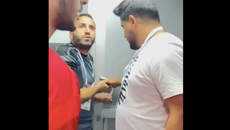 Erzurumspor Yılport Samsunspor maçı devre arasında gerilim: Erzurumspor başkanı Ahmet Dal devre arasında Samsunspor soyunma odasına girmeye çalıştı!