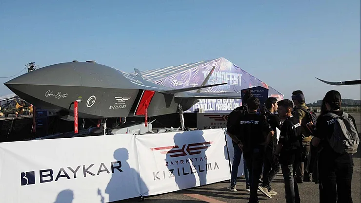 İnsansız savaş uçağı Kızılelma ilk kez vatandaşla buluştu! İşte yerli savaş uçağının özellikleri