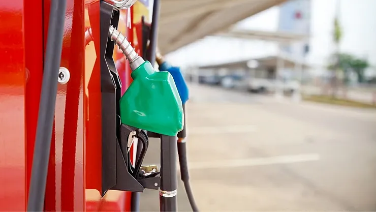 Akaryakıta yeniden indirim geliyor! Dün gece zam gelen motorine bu defa 1 lira 14 kuruş indirim