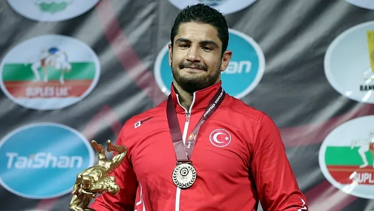 Türkiye'yi bir kez daha gururlandırdı! Taha Akgül 3. kez dünya şampiyonu!