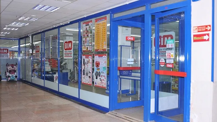 Yıllardır merak ediliyordu sonunda sırrı çözüldü! Bim'e girerken neden iki kapıdan geçiyoruz?