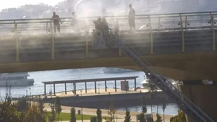 Son Dakika! Haliç metro köprüsünde yangın çıktı! Seferler durduruldu