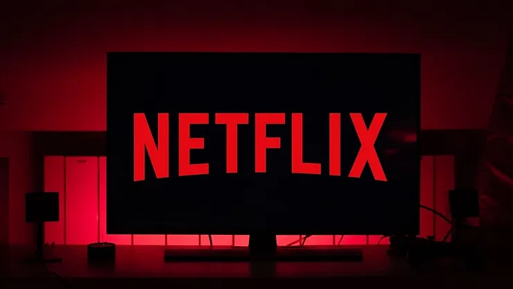 Netflix'in ünlü dizisinde başrol kadrodan ayrıldı! Yerine gelecek olan isim belli oldu!