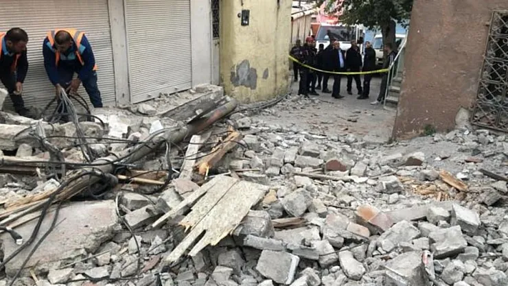 Son Dakika! İzmir depreminden acı haber geldi! 1 vatandaşımız hayatını kaybetti