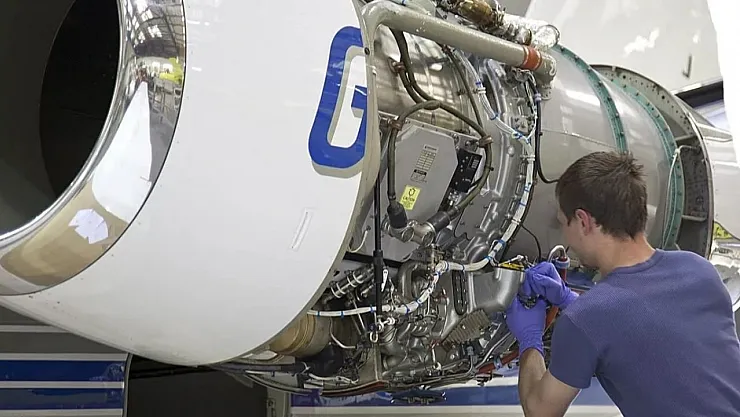 Uçak bakım mühendisi nedir, ne iş yapar, ne kadar maaş alır?