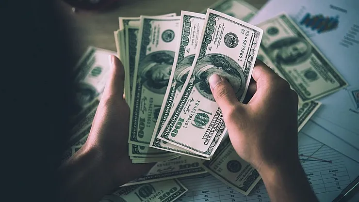 Dolar 18,60 TL'den işlem görmeye başladı