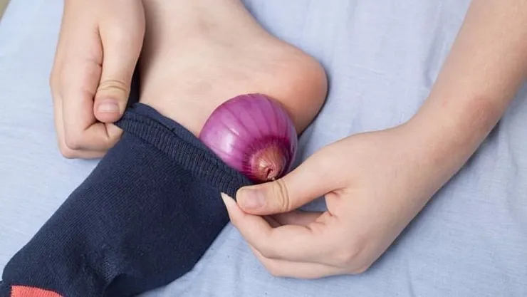 Ayağınızın altına soğan koyduğunuzda sabah olan mucizeye inanamayacaksınız