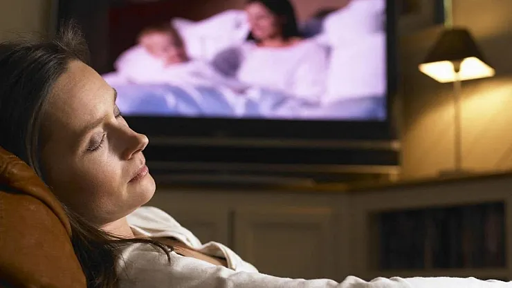 Milyonları yakından ilgilendiriyor! Aman dikkat! TV karşısında uyuyorsanız yandınız!