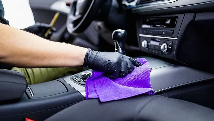 Araç temizliği yaparken buna dikkat! Bir anlık hata hayatına mal oluyordu