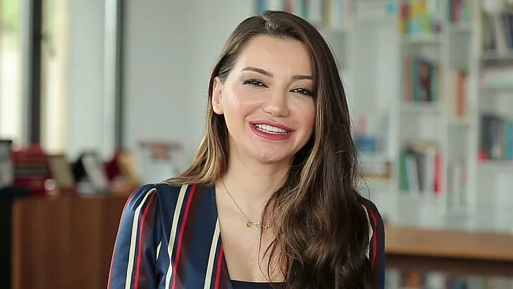 Ünlü Psikolog Esra Ezmeci'ye sosyal medyadan evli kadından gelen ihanet sorusu tepkilere yol açtı!