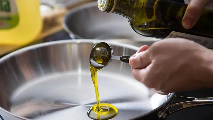 Kızartma yaparken yağdan korkmanıza artık gerek yok! Bu taktikle sıçrayan yağa son!