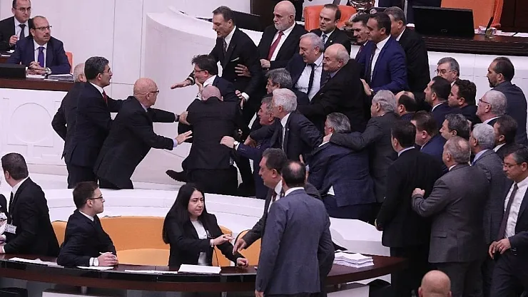 Meclis'teki kavganın ardından Ak Parti'den ilk açıklama geldi!