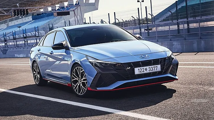 Piyasanın uygun fiyatlı aracı Hyundai Elantra özellikleri ile aralık ayı satış fiyatı