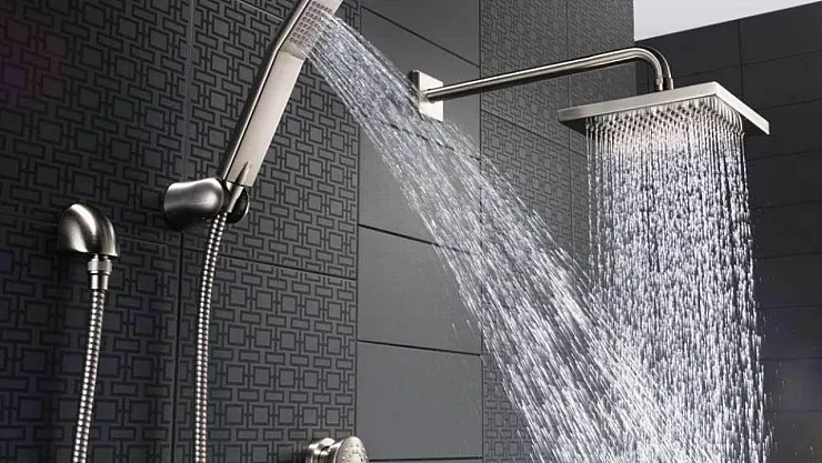 Herkes duşta bu hatayı yapıyor! Saçlarınıza eziyet etmeyin