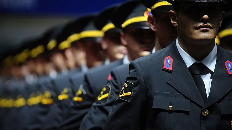 Jandarma Astsubay nasıl olunur, ne kadar maaş alır, hangi eğitimlerden geçer?