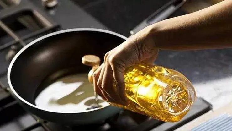 Bu fırsat kaçmaz! O market bakliyat alışverişlerinde 1 LT Ayçiçek yağı hediye verecek!