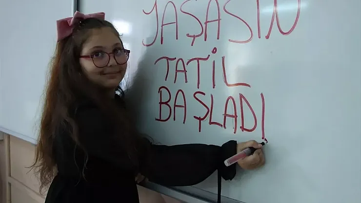 20 milyon öğrenci karnelerini alıyor: Yaz tatili başladı