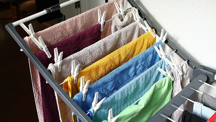 Uzmanlardan şiddetli uyarı geldi! Çamaşırı evin içinde kurutanlar büyük tehlikede!