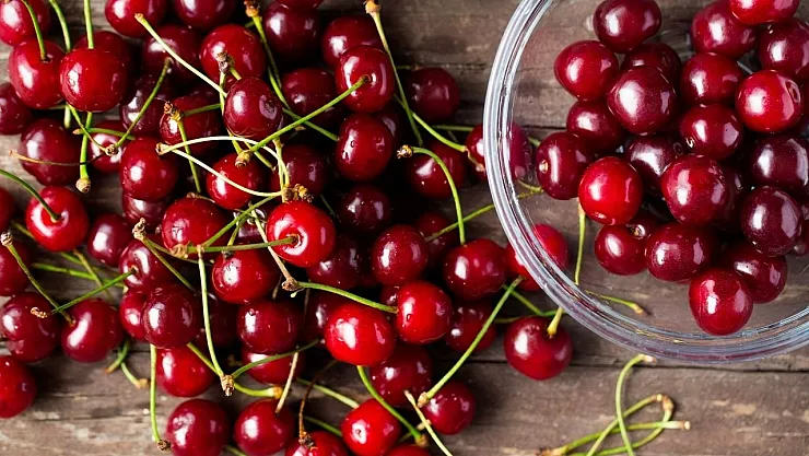 Kiraz'ın fiyatı altınla eşdeğer oldu! Alan değil satan bile şaşkın!