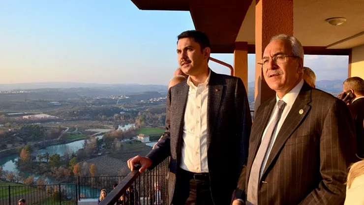 Bakan Murat Kurum Antalya'da orman yangınında evleri yanan vatandaşları ziyaret etti