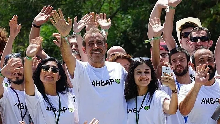 WhatsApp destek hattı açtı! AHBAP yardım işlerinin kolaylaşması adına yeni bir adım attı!