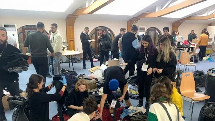 Bursa ve Eskişehir'de oluşturulan ücretsiz mağazalar depremzedelerin hizmetine sunuldu