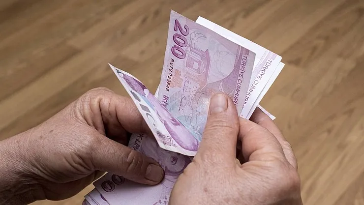 Emekliler çifte bayram yapacak! Zam sonrası başvuran emekliye karşılıksız verilecek: Emekli maaşı olana 10.000 TL veriliyor